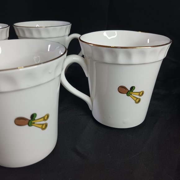 Staffordshire Tea Cups LOT of 4 with Antique Cars Victorian People and Gold Gild - Picture 13 of 15